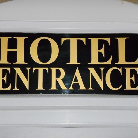 Oyo Main Top Hotel Widnes Ngoại thất bức ảnh