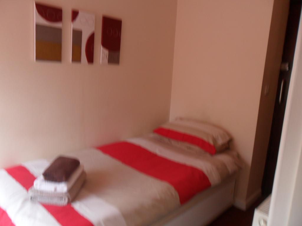 Oyo Main Top Hotel Widnes Ngoại thất bức ảnh