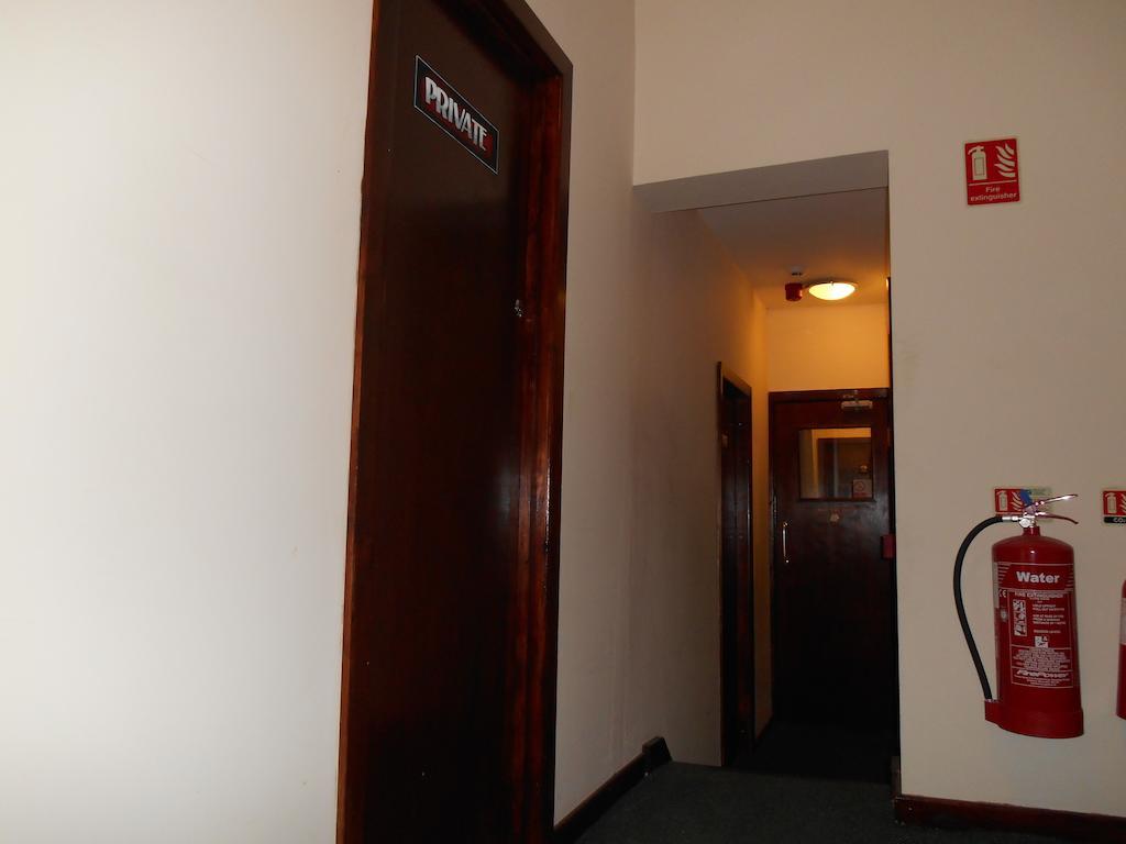 Oyo Main Top Hotel Widnes Ngoại thất bức ảnh