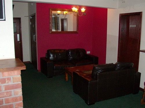 Oyo Main Top Hotel Widnes Ngoại thất bức ảnh